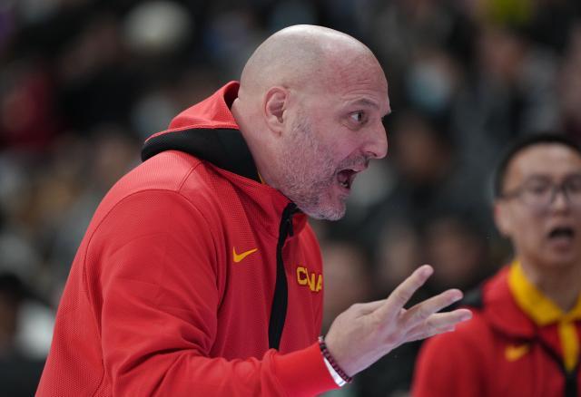 开云体育下载APP-【现场】乔帅频频扬起的双手 写满了面对强敌的无奈