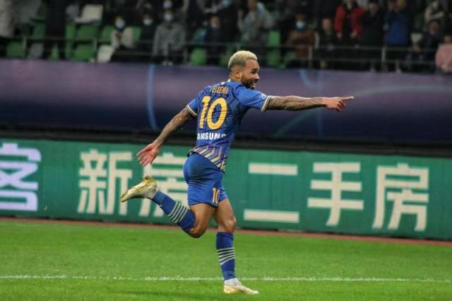 土超豪门用情感牌劝说特谢拉 有望降薪8成签约2年